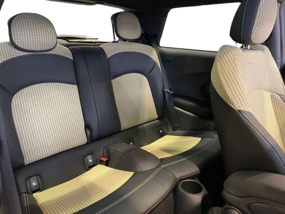 MINI Cooper SE Resolute Edition 3d