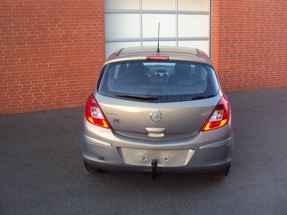 Opel Corsa 1,2 16V Cosmo 5d