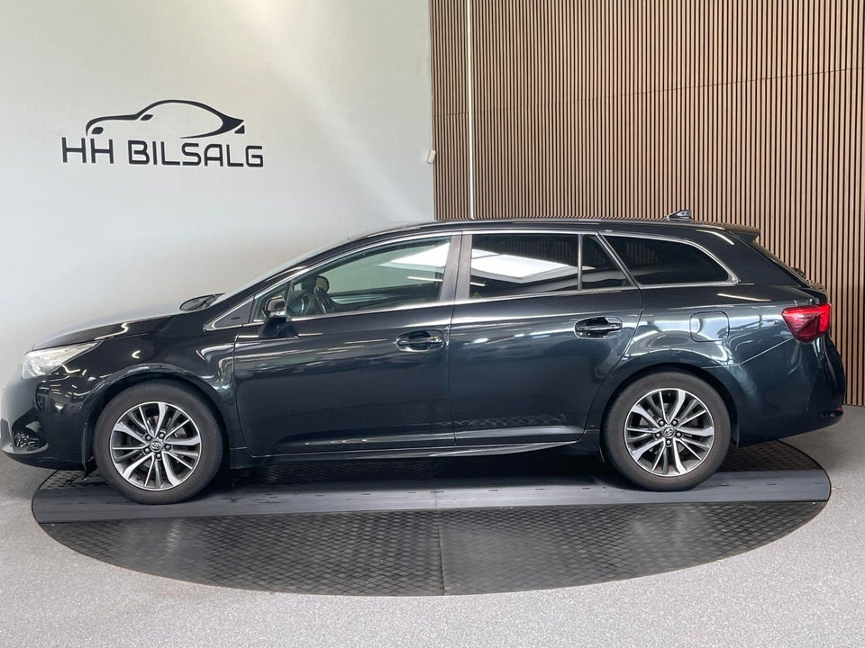 Toyota Avensis 1,8 VVT-i T2 Touring Sports 5d