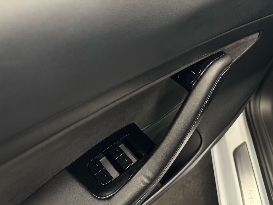 Tesla Model 3 Standard Range+ RWD 4d