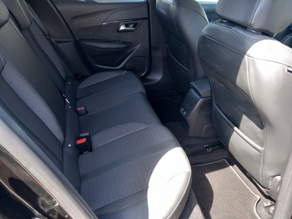 Peugeot e-208 50 Allure 5d