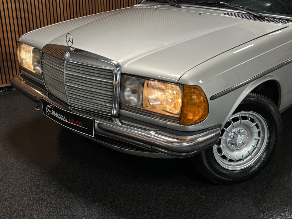 Mercedes 230 CE 2,3 Coupé aut. 2d