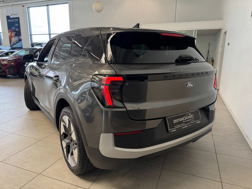 Ford Explorer 82 Premium Extended Range 5d