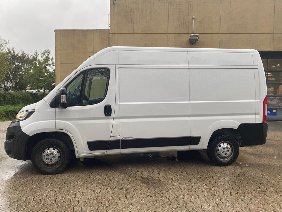 Peugeot Boxer 333 2,2 BlueHDi 140 L2H2 Premium