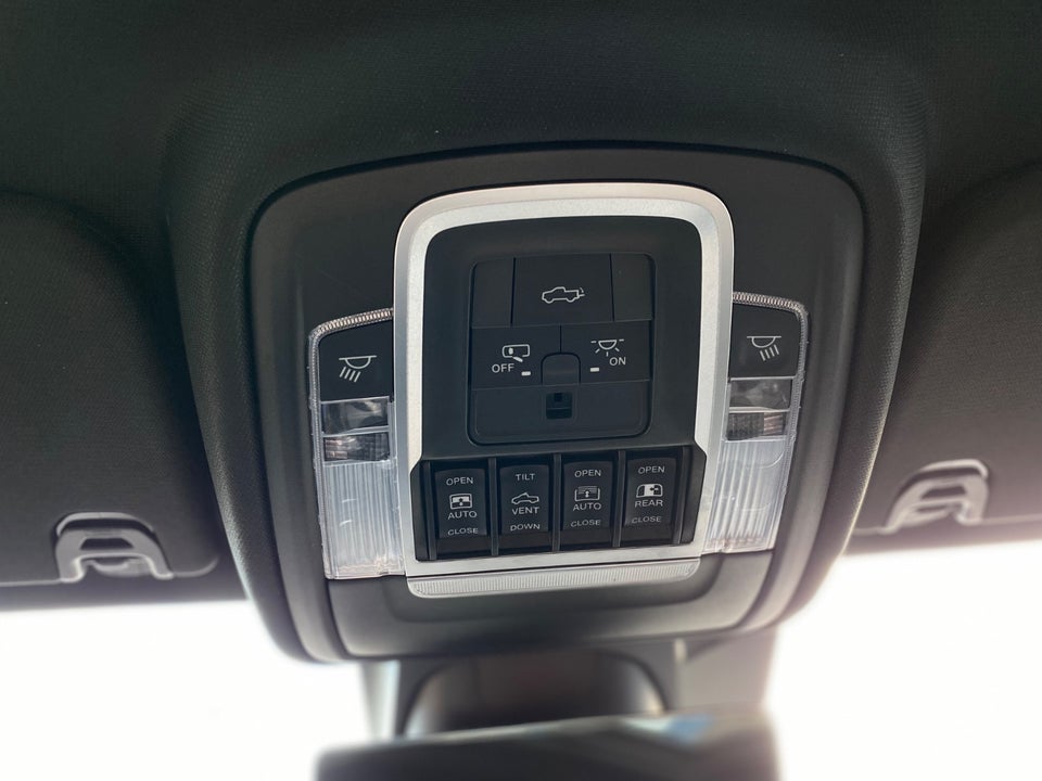 Dodge RAM 1500 5,7 V8 Hemi Limited Night aut. 4d