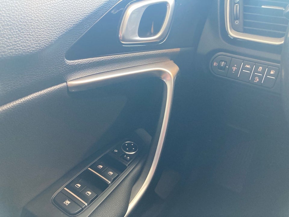 Kia Ceed 1,6 PHEV Prestige SW DCT 5d