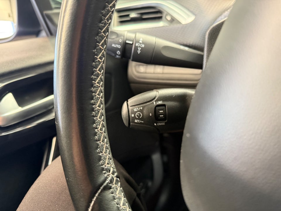 Peugeot 208 1,6 BlueHDi 100 Allure Sky 5d