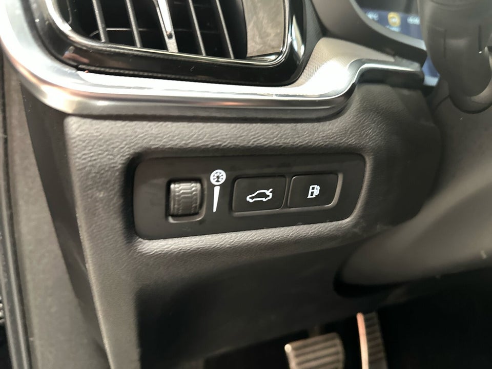 Volvo V60 2,0 T6 ReCharge R-Design aut. AWD 5d