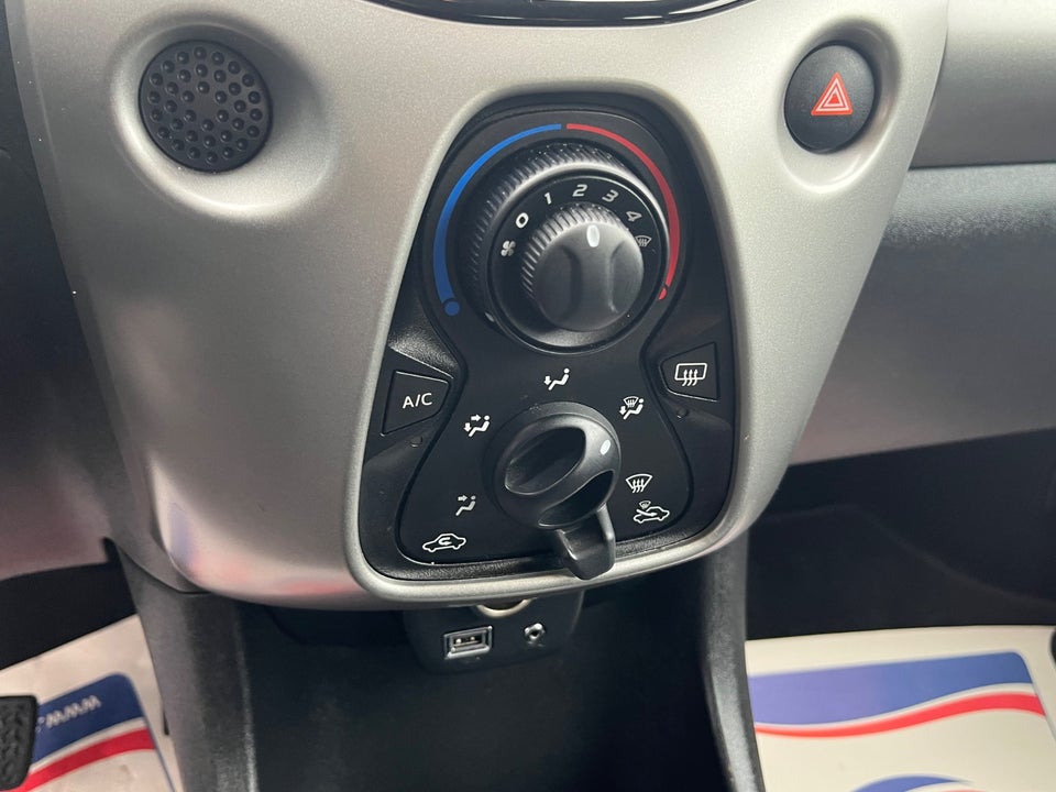 Toyota Aygo 1,0 VVT-i x-black II x-shift 5d