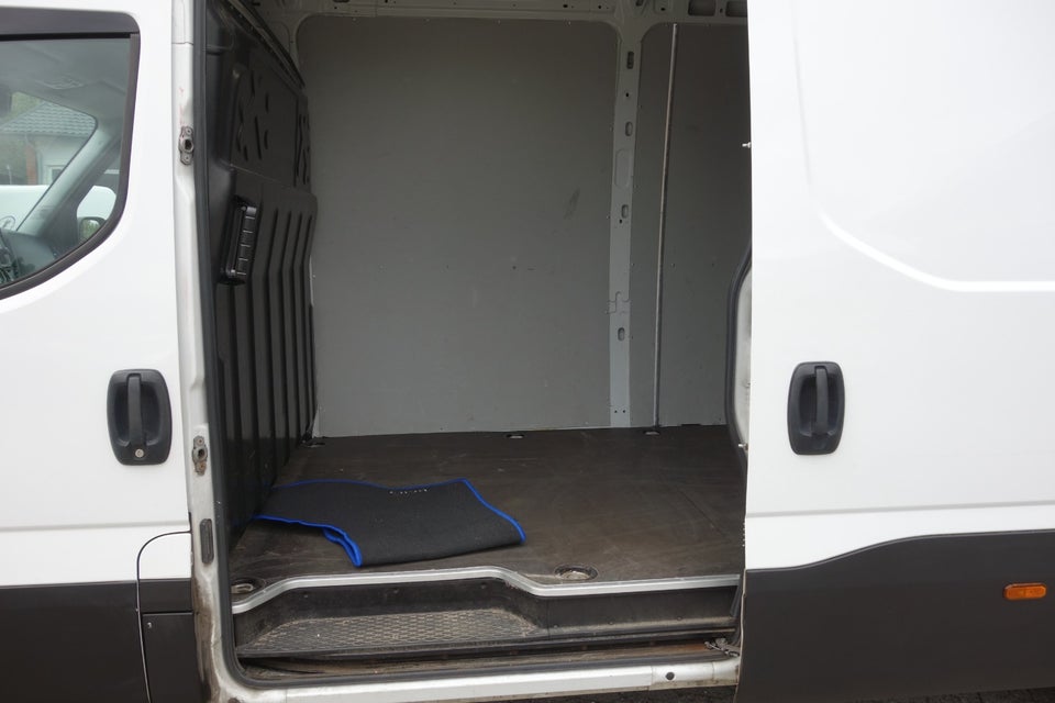 Iveco Daily 2,3 35S16 16m³ Van AG8