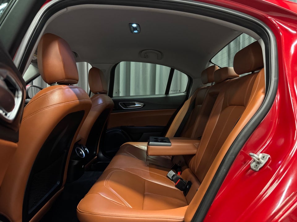 Alfa Romeo Giulia 2,0 T 200 Super aut. 4d