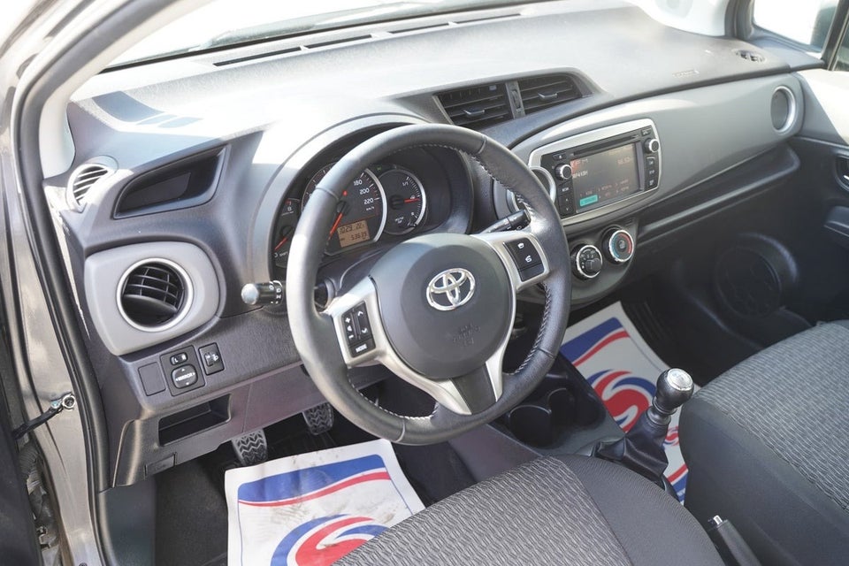 Toyota Yaris 1,0 VVT-i T2 Touch 5d