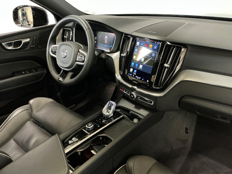 Volvo XC60 2,0 T6 ReCharge Plus Dark aut. AWD 5d
