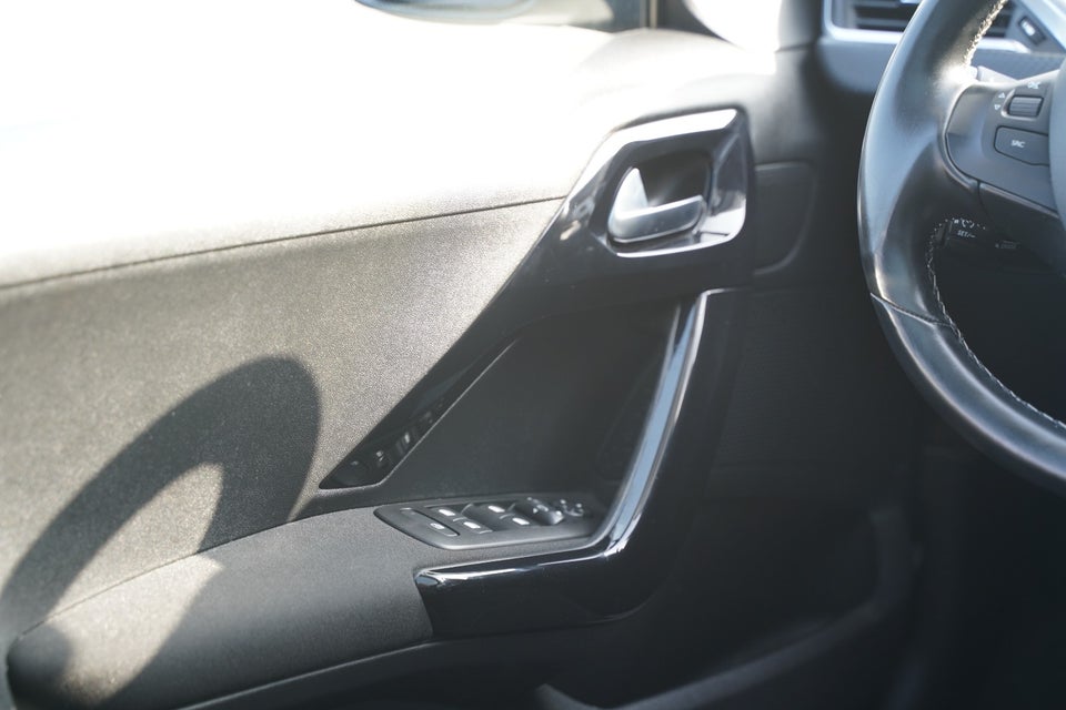 Peugeot 208 1,5 BlueHDi 100 Infinity Sky 5d