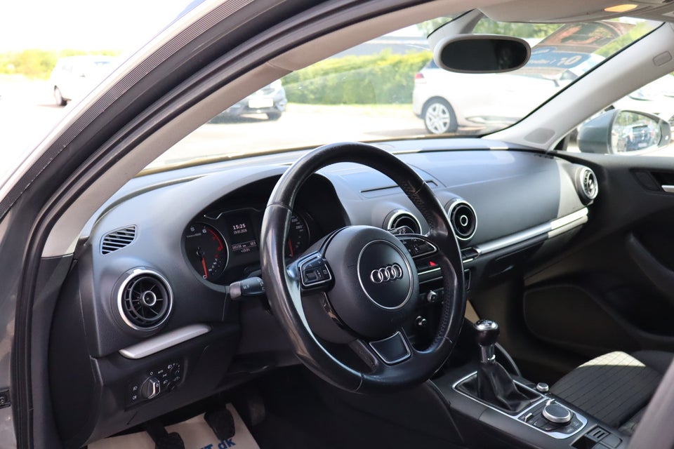 Audi A3 1,4 TFSi 125 Attraction Sportback 5d