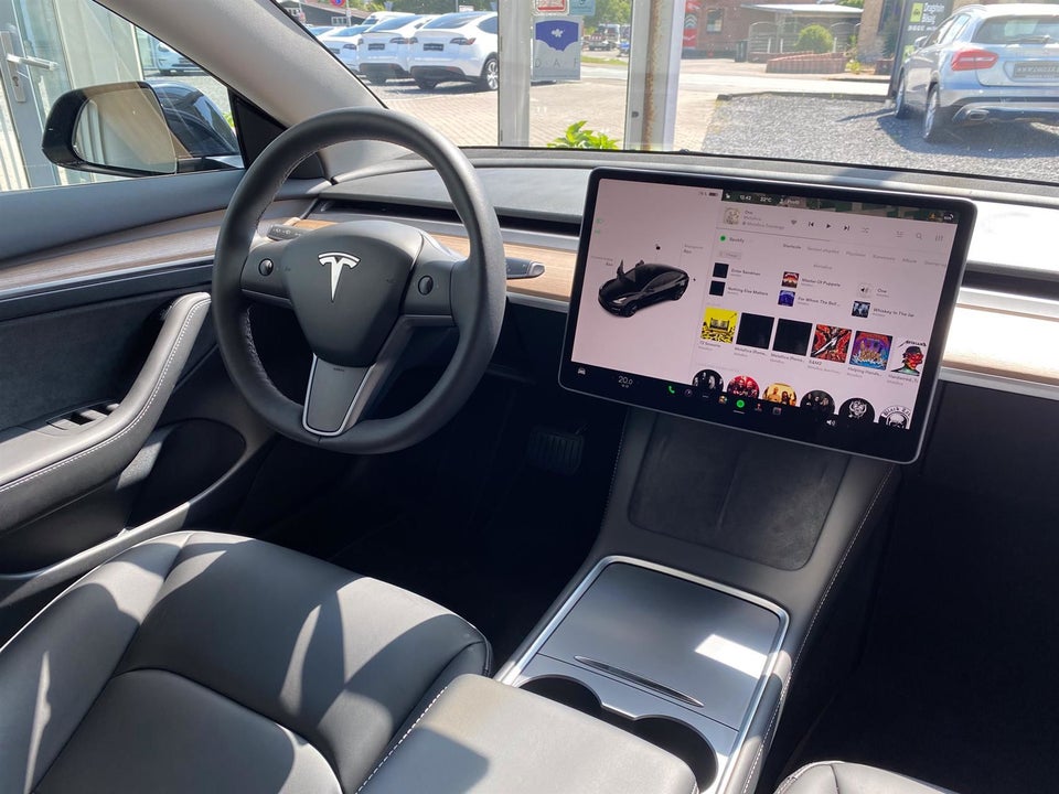 Tesla Model 3 RWD 4d