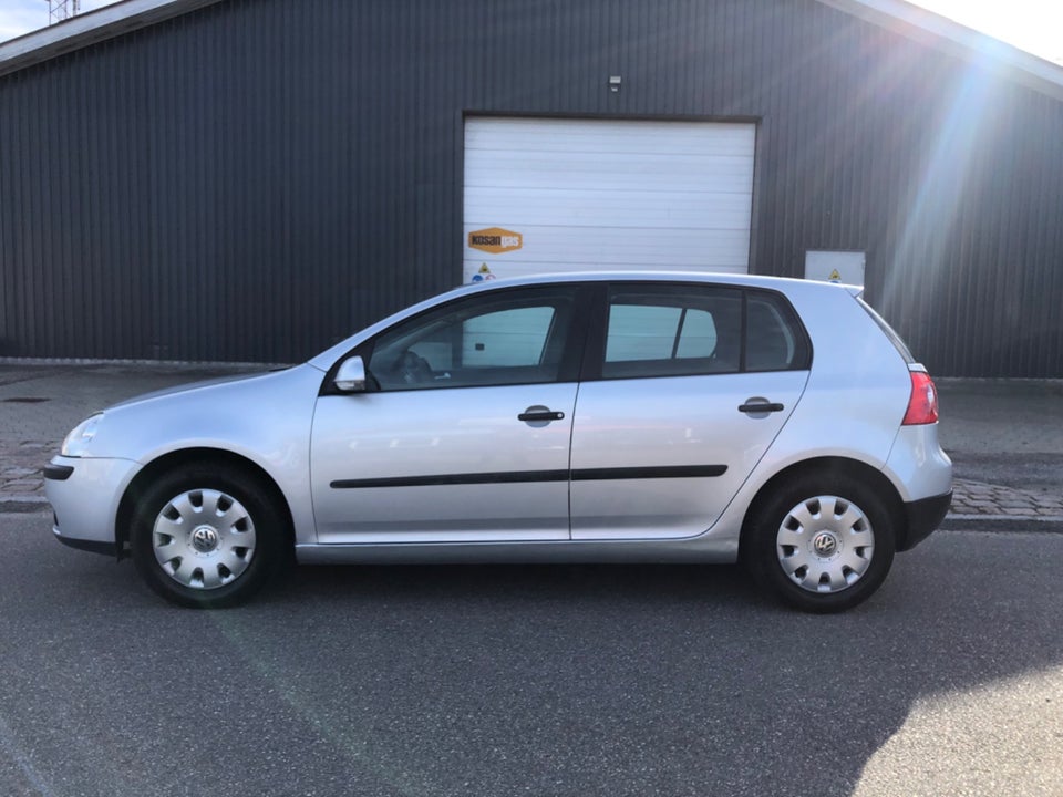 VW Golf V 1,6 FSi Comfortline 5d