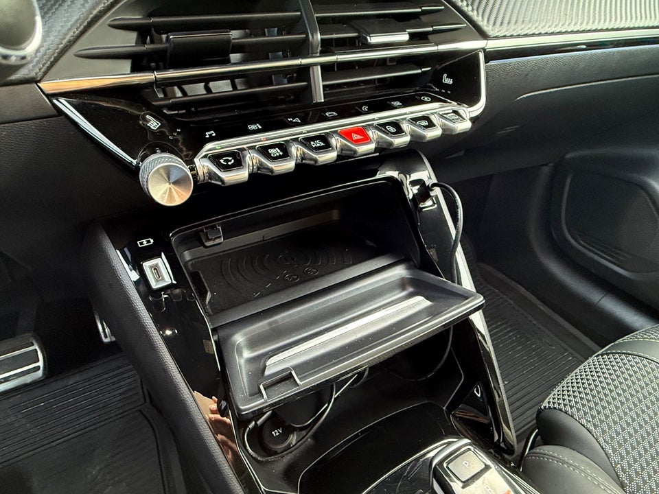 Peugeot e-208 50 GT 5d