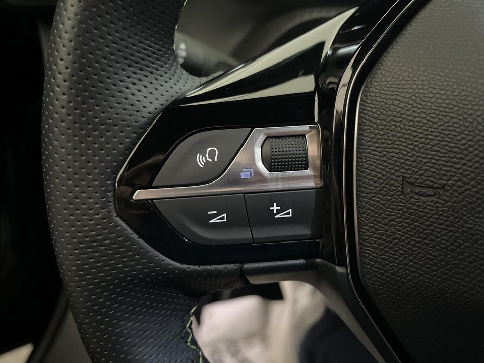 Peugeot e-2008 54 GT 5d