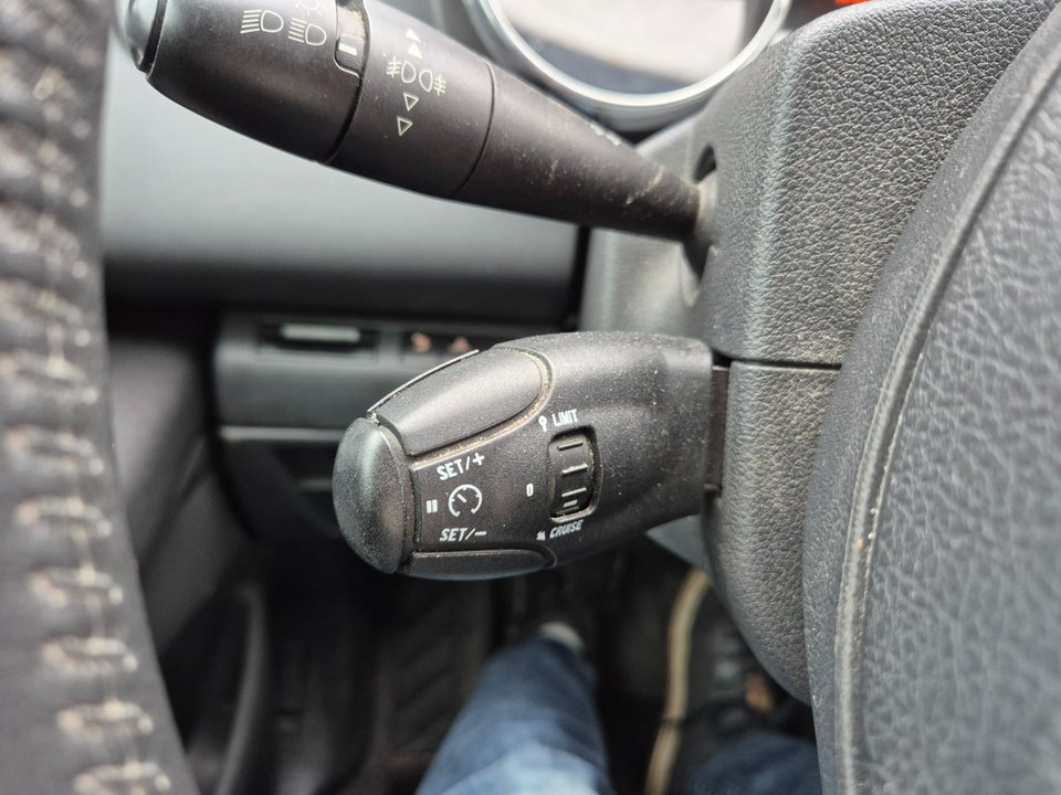 Peugeot 5008 1,6 HDi 112 Premium 7prs 5d