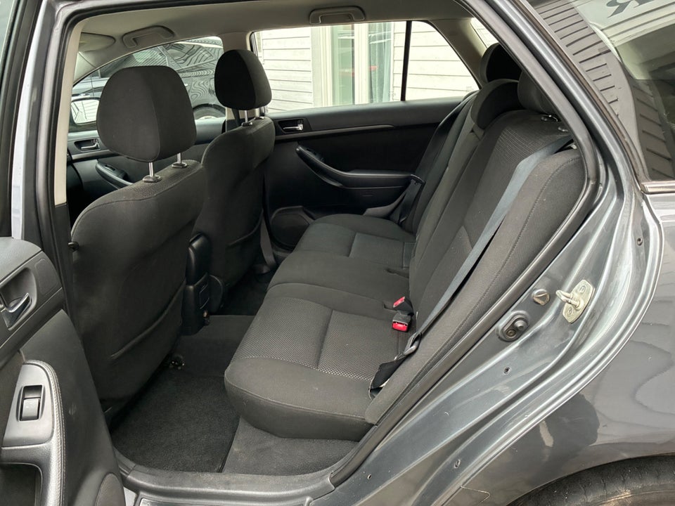 Toyota Avensis 1,8 VVT-i Sol stc. 5d