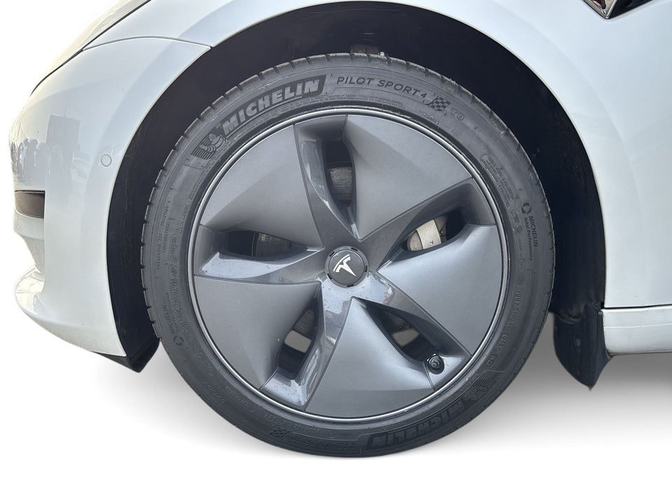 Tesla Model 3 Standard Range+ RWD 4d