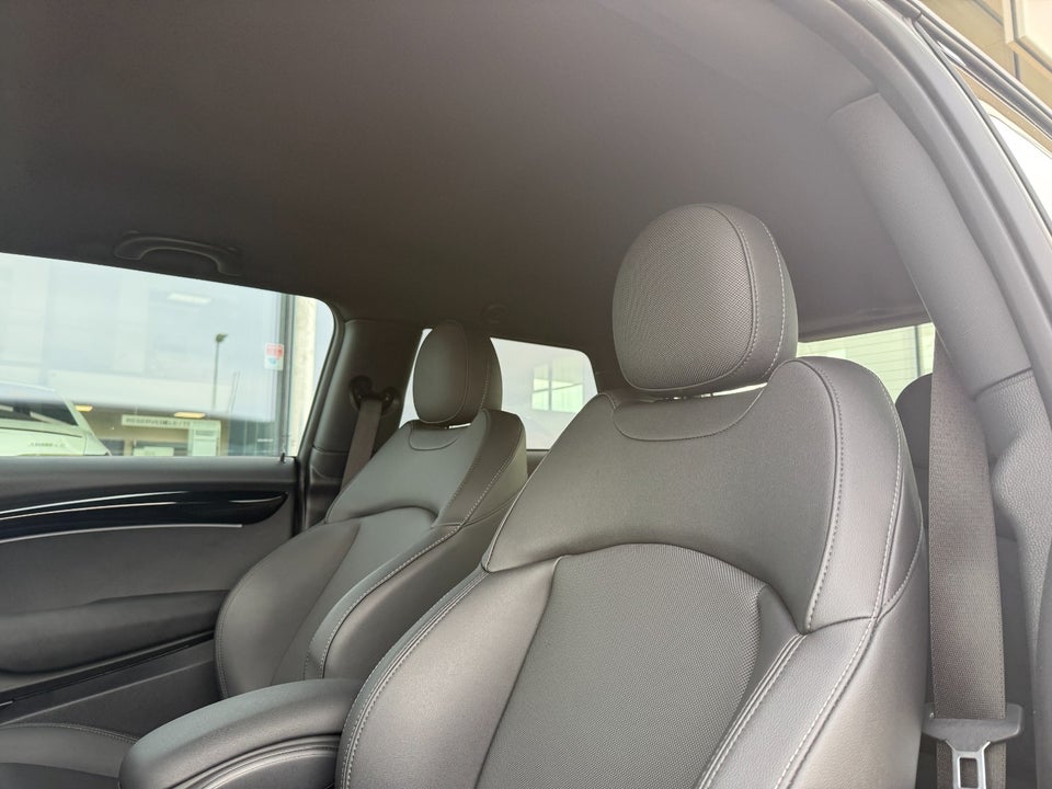 MINI Cooper SE Essential 3d