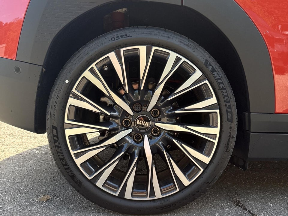 MINI Aceman E Favoured Trim L 5d