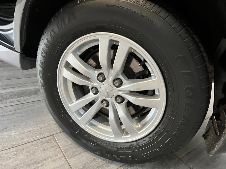 Mitsubishi Outlander 2,4 PHEV Invite CVT 4WD 5d