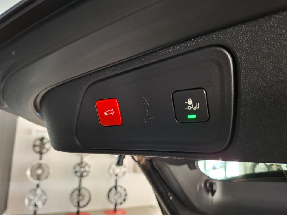Peugeot 3008 1,6 Hybrid First Selection EAT8 5d