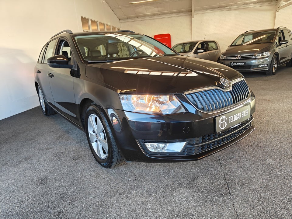 Skoda Octavia 1,6 TDi 105 Elegance Combi DSG 5d