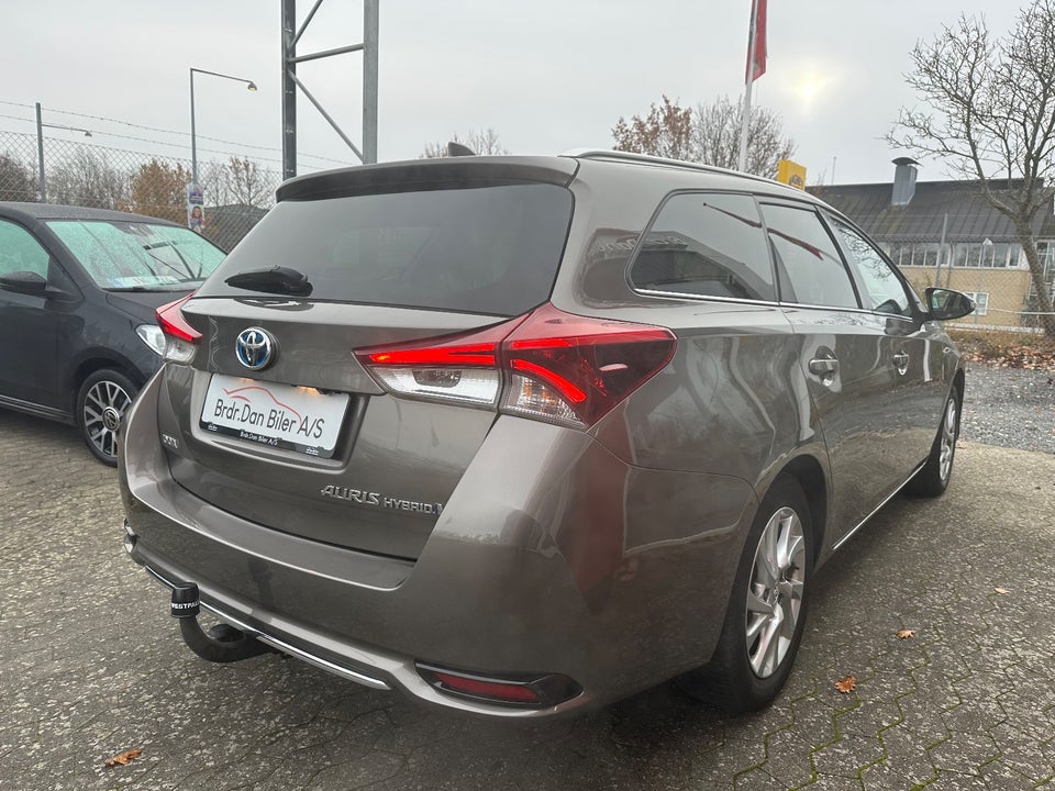 Toyota Auris 1,8 Hybrid H2 Touring Sports CVT 5d