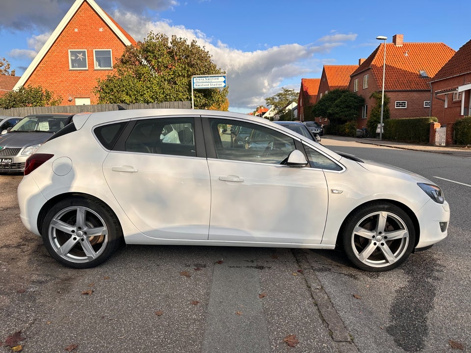 Opel Astra 1,6 T 180 Sport 5d