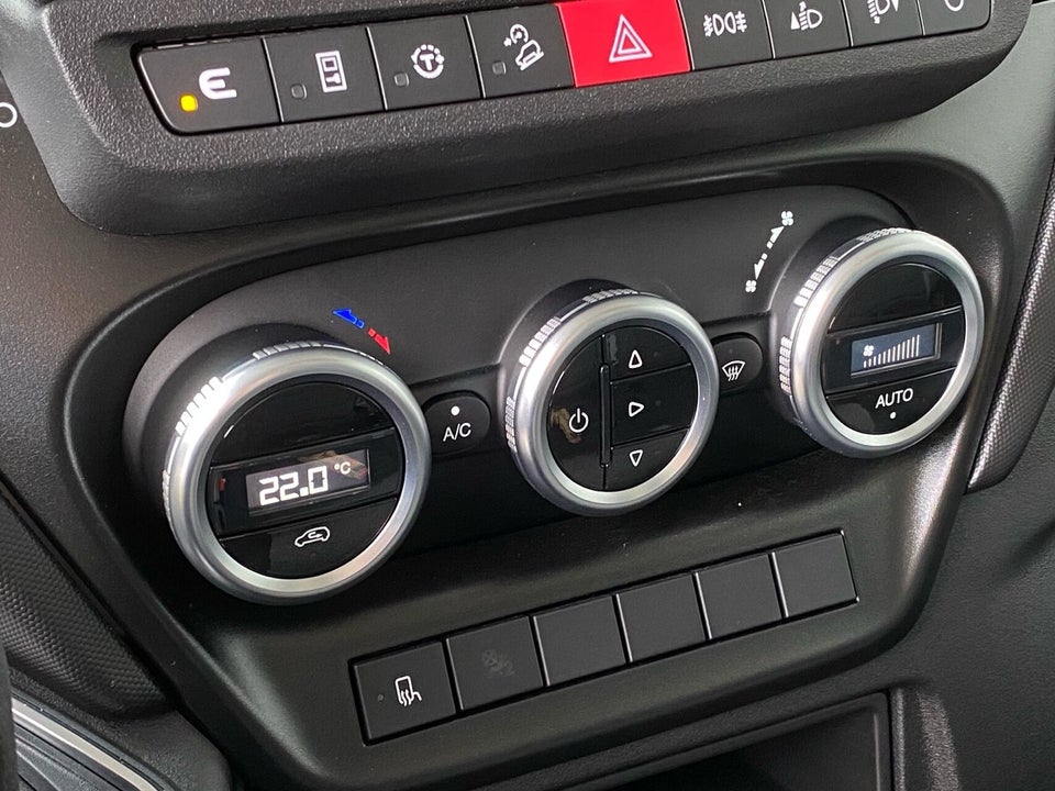 Iveco Daily 3,0 35S18 4100mm Box m/lift AG8