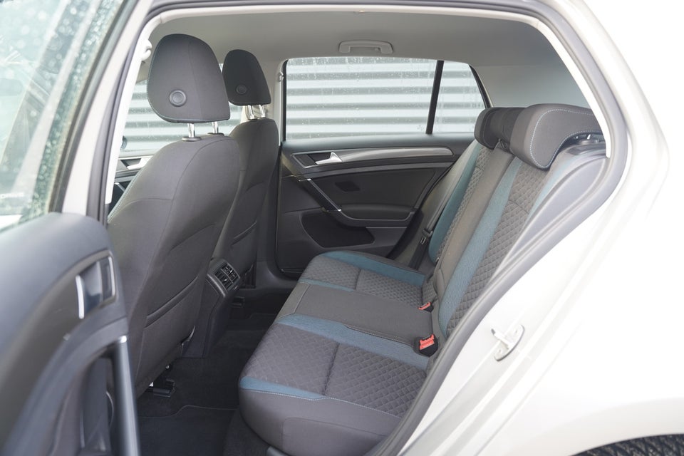 VW Golf VII 1,6 TDi 115 IQ.Drive DSG 5d