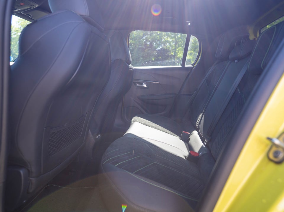 Peugeot e-208 54 GT 5d