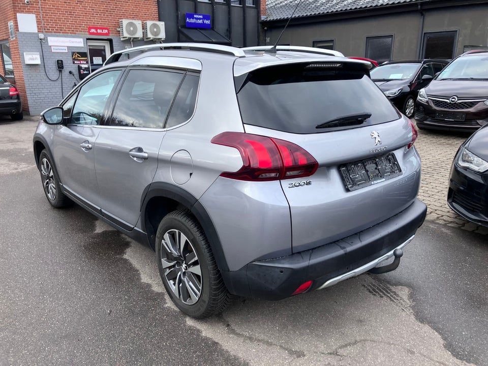 Peugeot 2008 1,2 e-THP 110 Selection Sky 5d