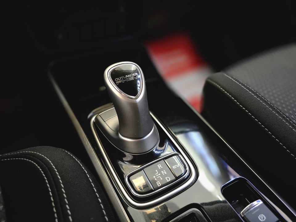 Mitsubishi Outlander 2,4 PHEV Inform+ CVT 4WD 5d