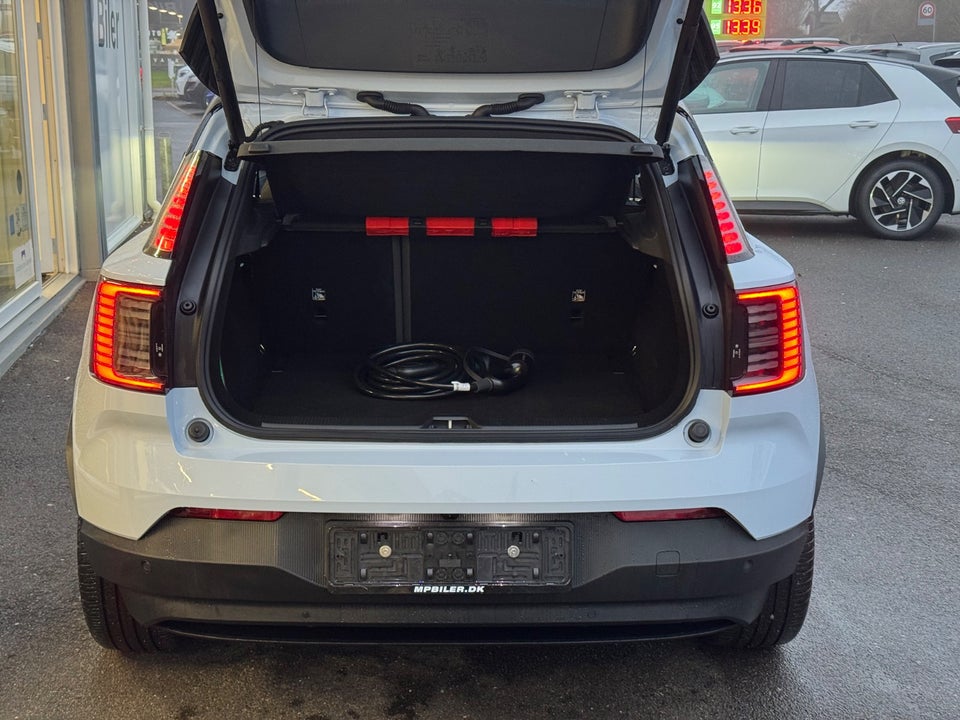 Volvo EX30 Extended Range Plus 5d