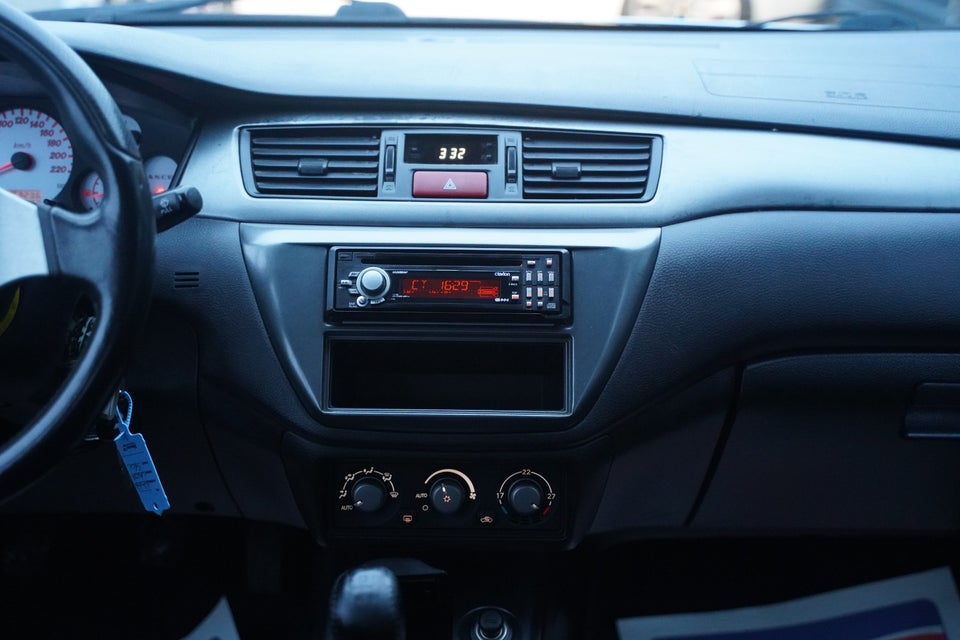 Mitsubishi Lancer 1,6 Invite 4d