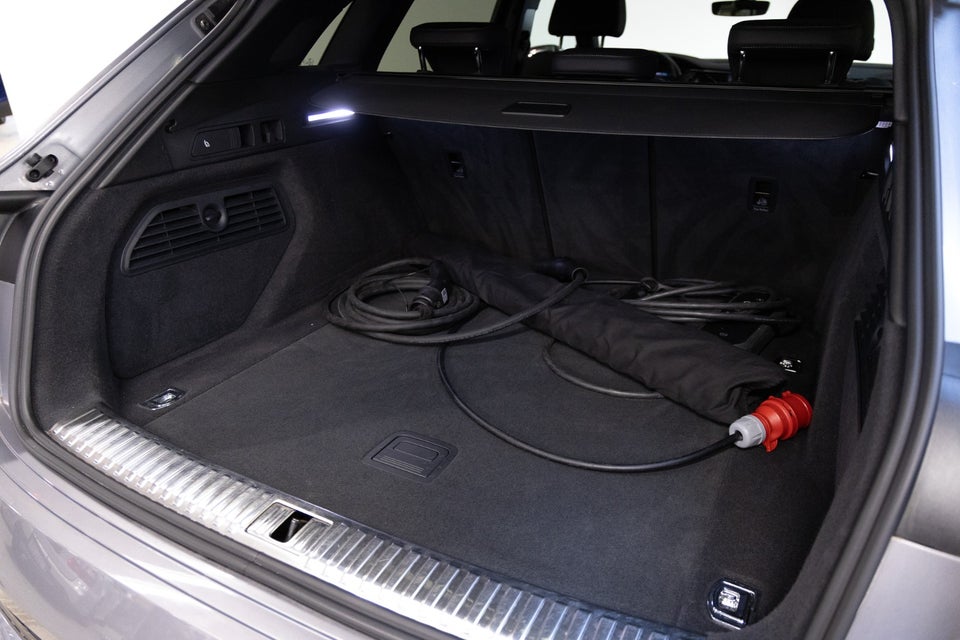 Audi e-tron 55 S-line quattro 5d