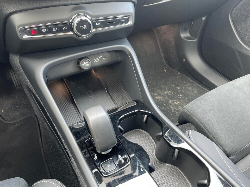 Volvo EX40 Extended Range Black Edition Excess 5d