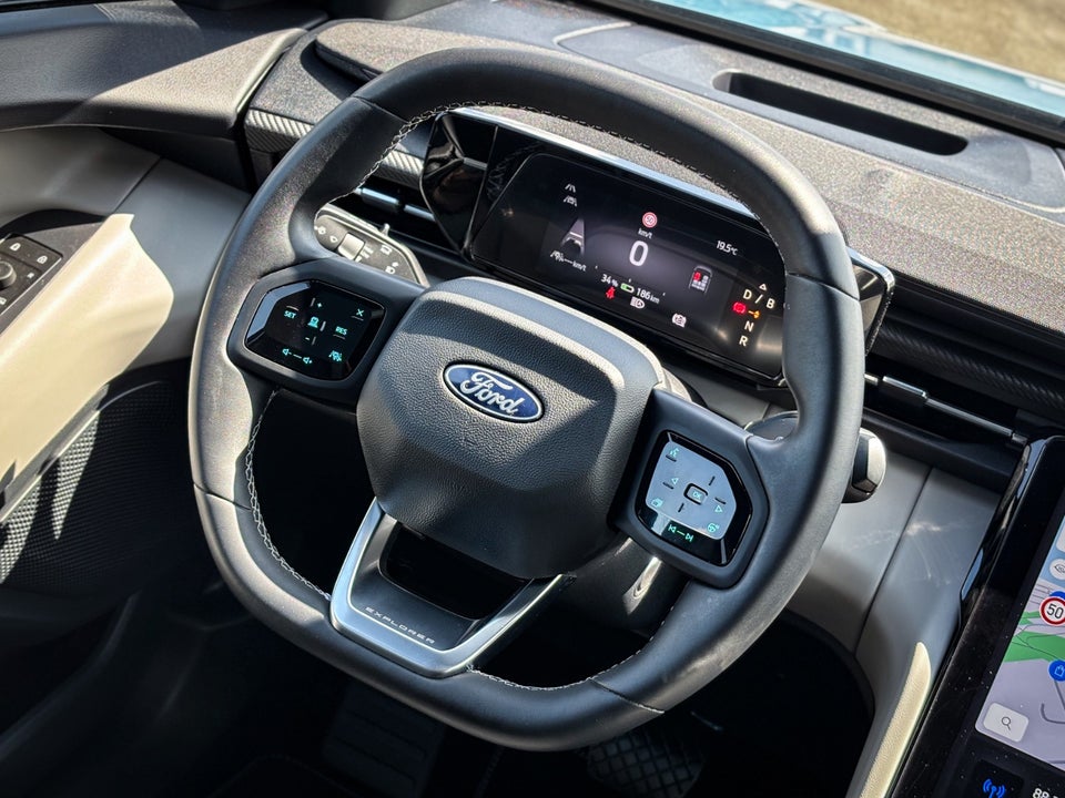 Ford Explorer 77 Premium Extended Range 5d