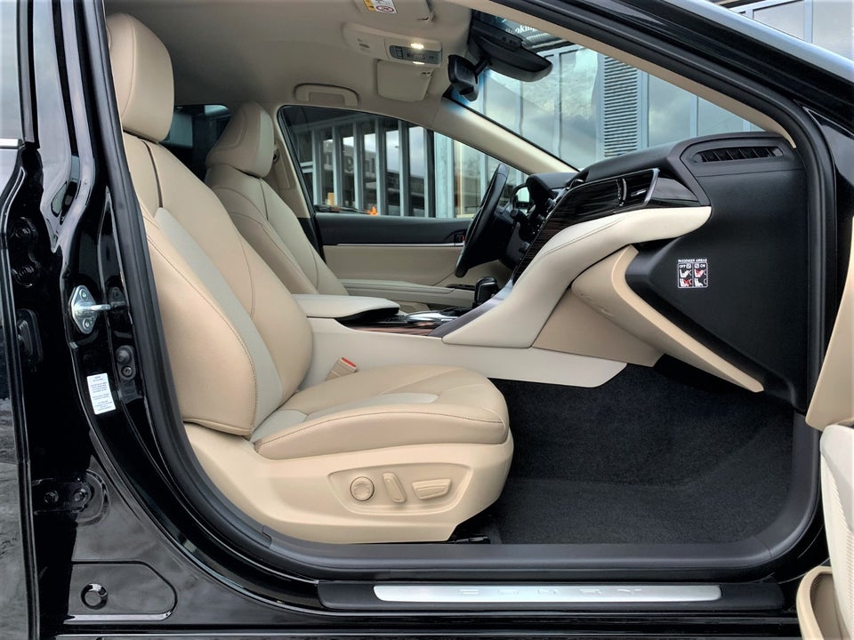 Toyota Camry 2,5 Hybrid H3 Executive CVT 4d