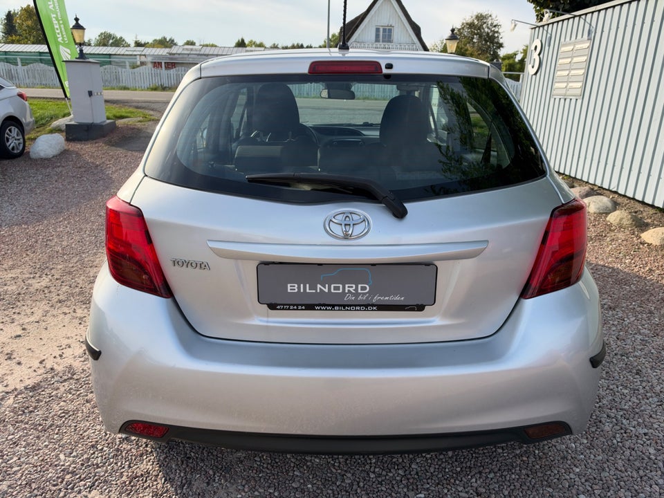Toyota Yaris 1,3 VVT-i T2 5d