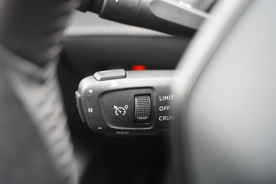 Peugeot 208 1,2 PureTech 100 Allure 5d