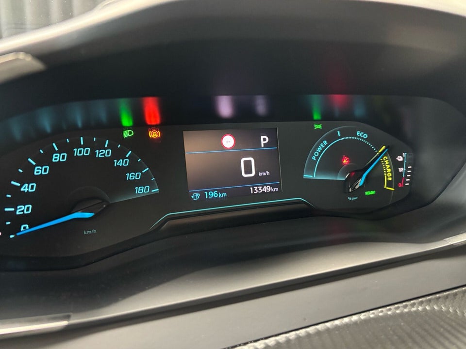 Peugeot e-208 50 Style 5d