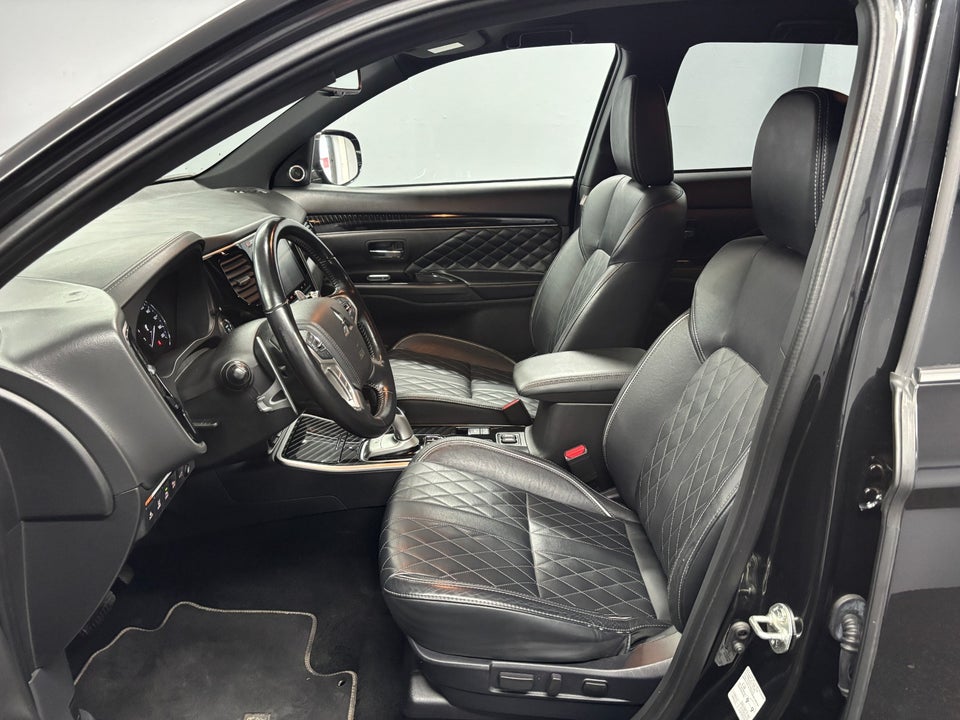 Mitsubishi Outlander 2,4 PHEV Instyle CVT 4WD 5d
