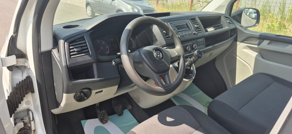 VW Transporter 2,0 TDi 84 Kassevogn kort