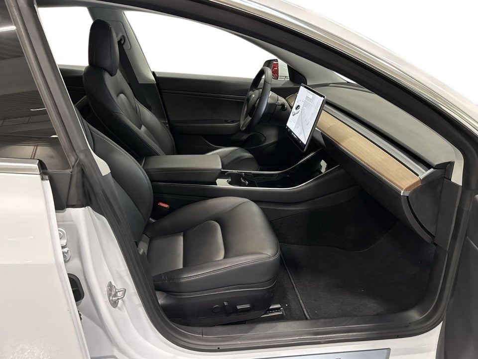 Tesla Model 3 Long Range AWD 4d